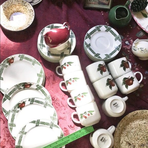 APPLE CADES COVE Retired StoneWare DinnerWare  EUC - Picture 4 of 16